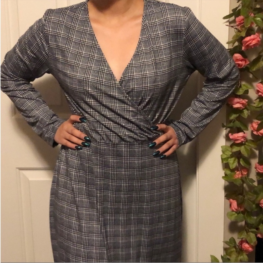 Maxi stretchy long sleeve v neck plaid dress